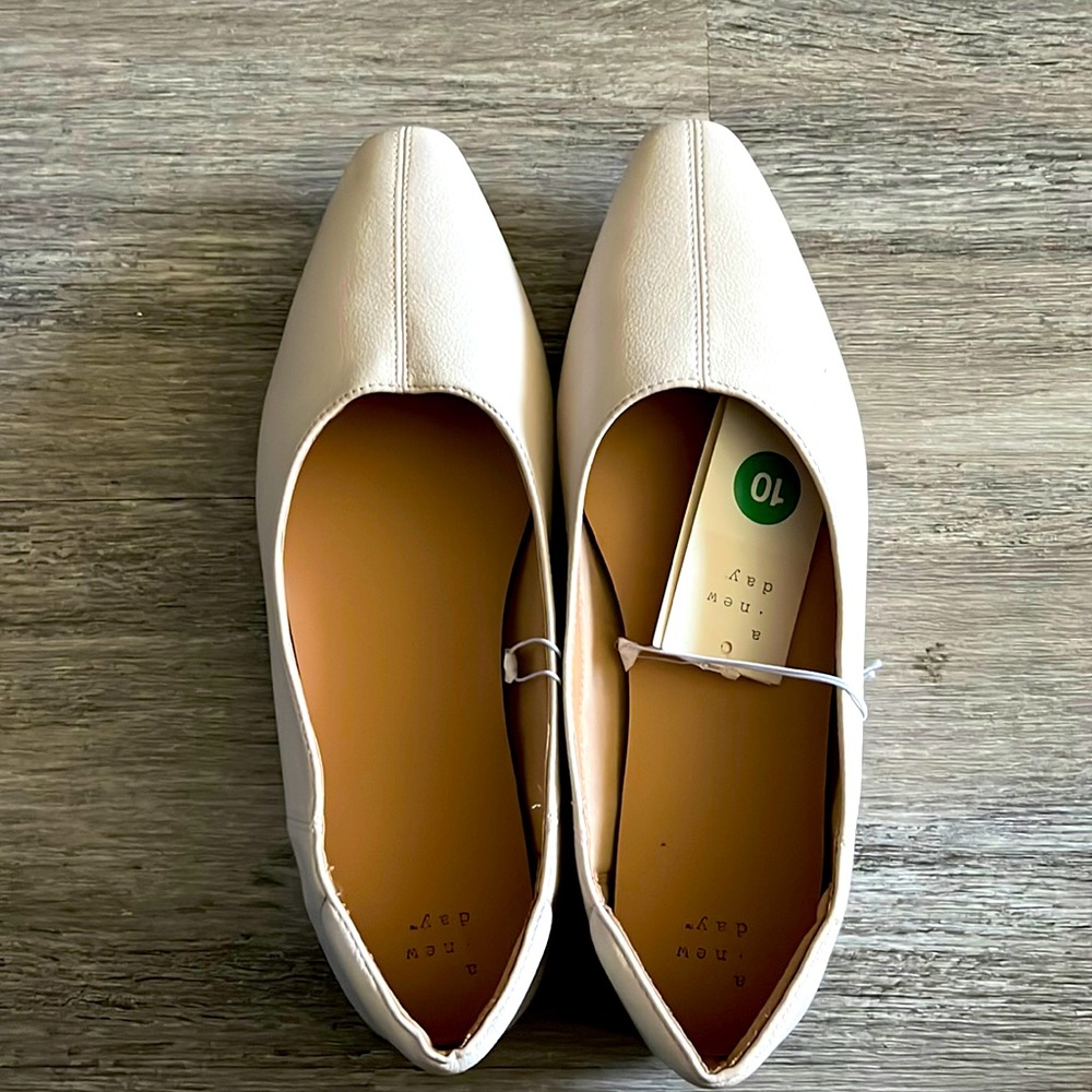 Beige shoe size 10